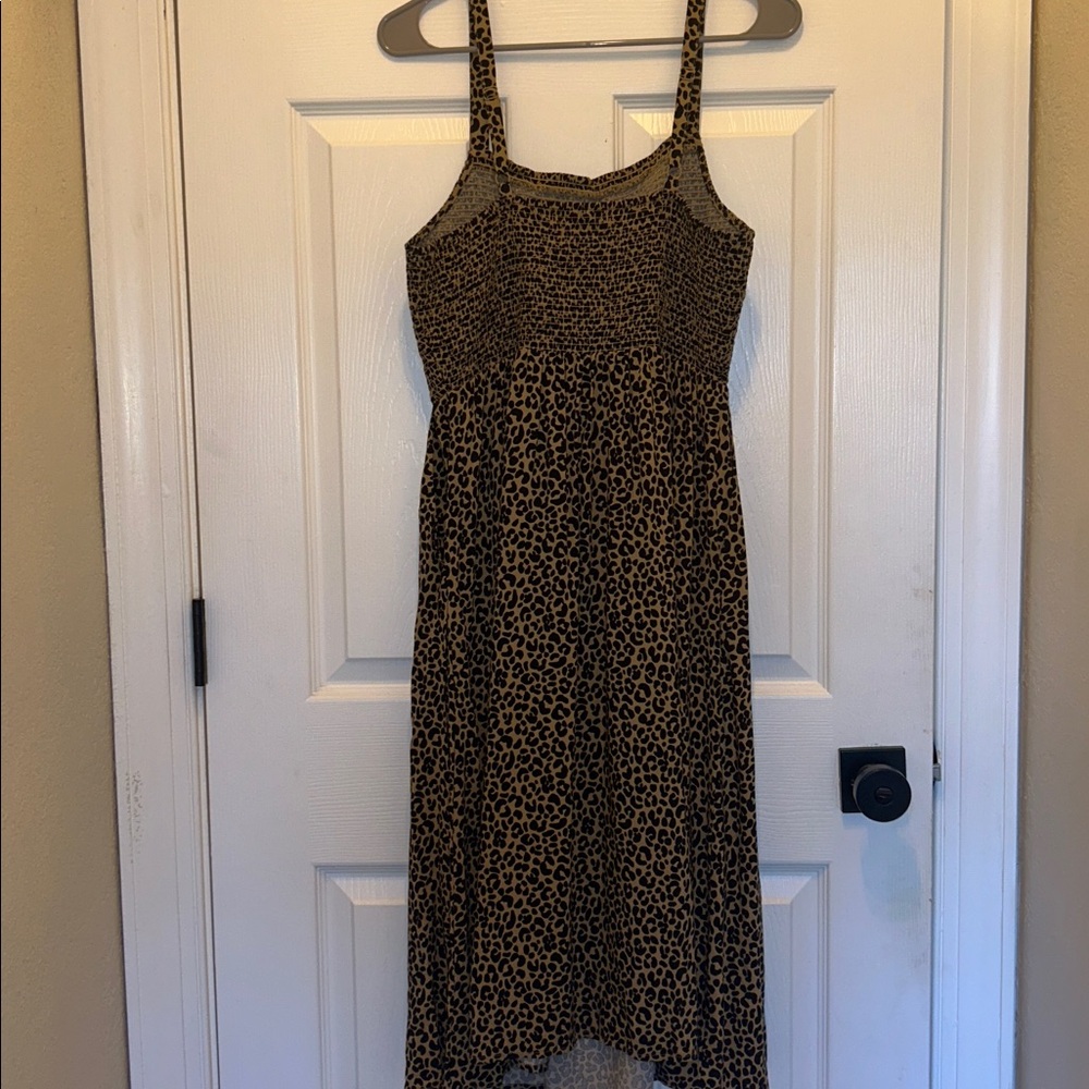 Old Navy Fit & Flare Smocked Cami Midi Leopard Print Sundress (w/Pockets!) - Picture 9 of 10